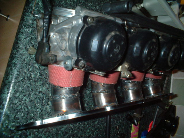 ZX9R carbs on zetec manifold